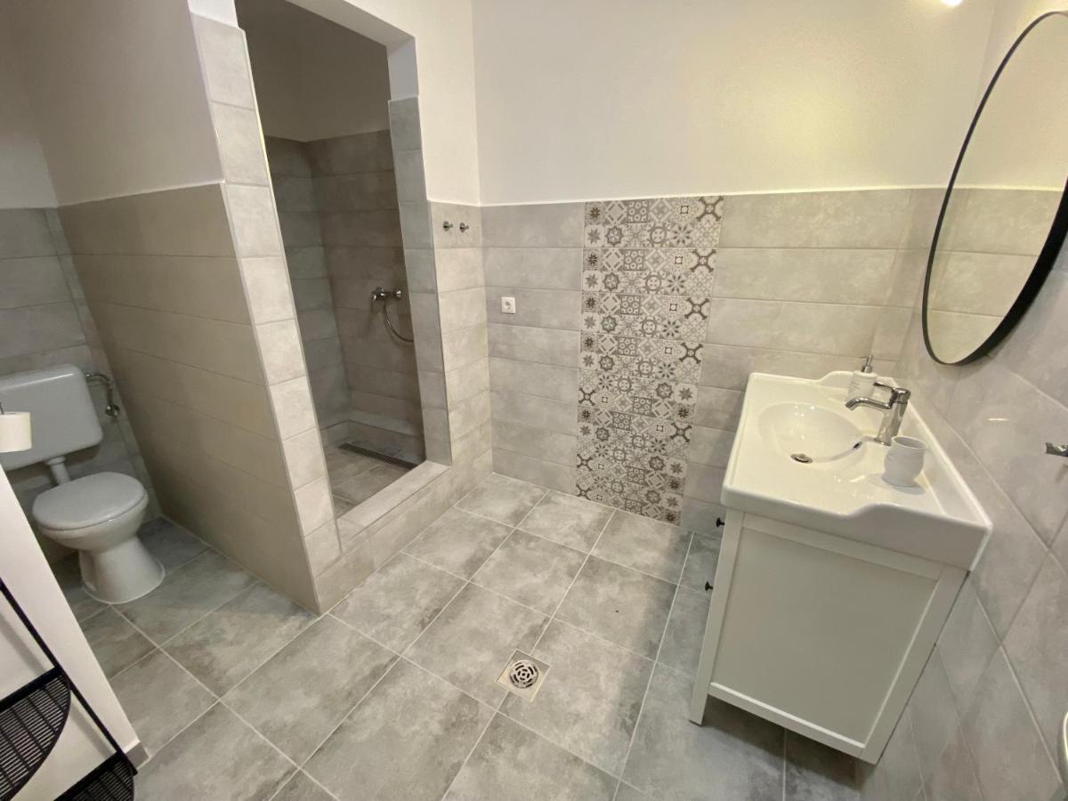 Pacsirta Apartman Grand Eger Esterno foto