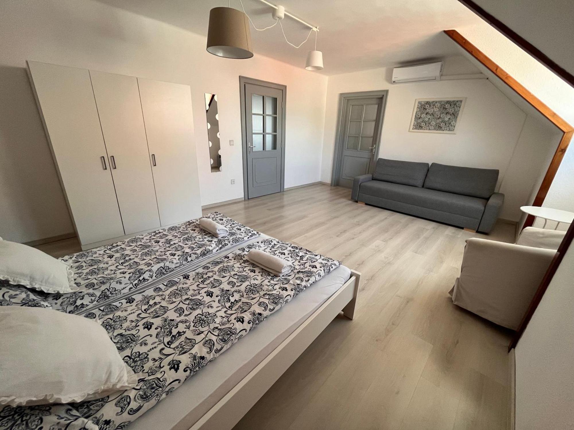 Pacsirta Apartman Grand Eger Esterno foto