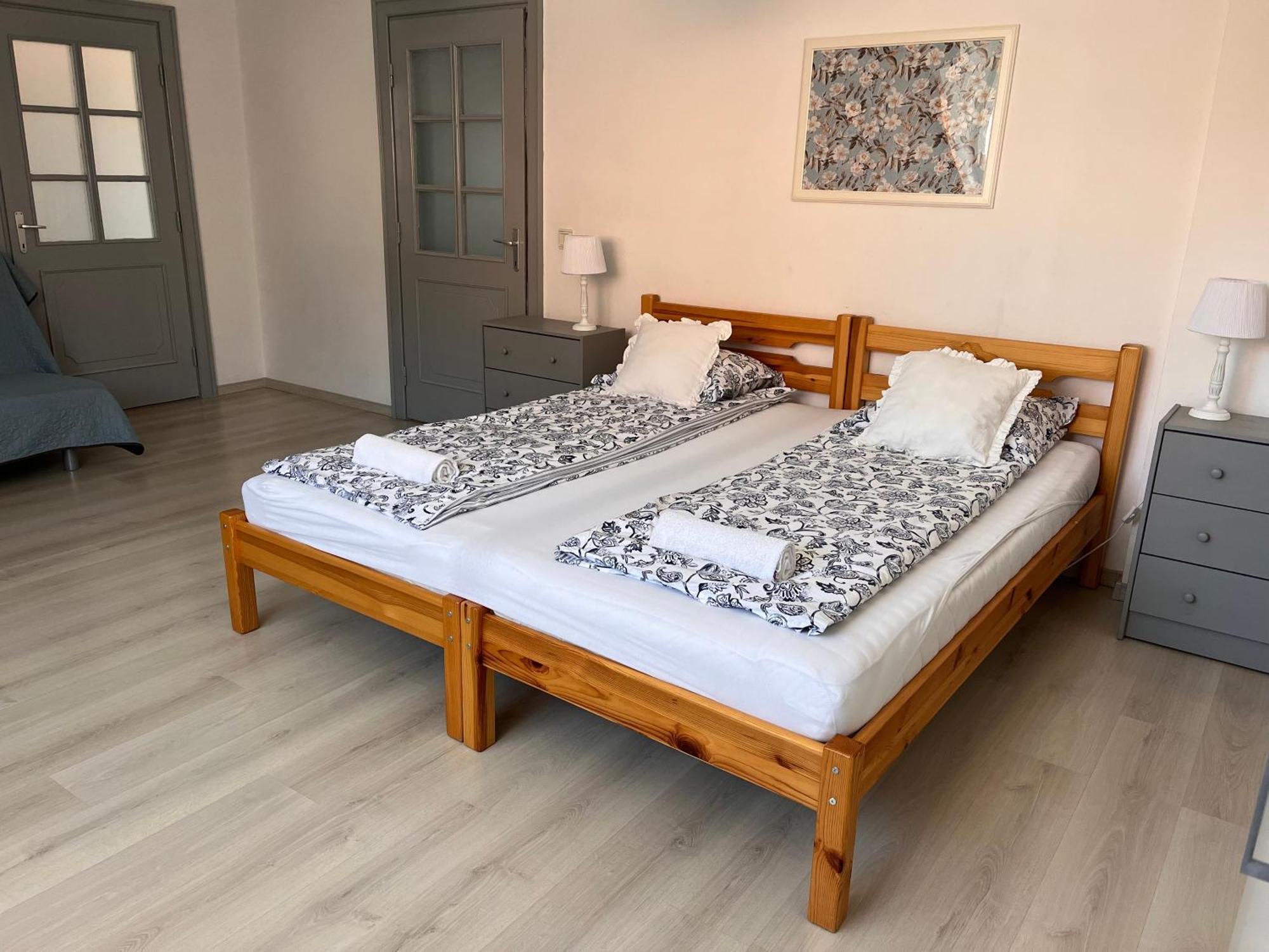 Pacsirta Apartman Grand Eger Esterno foto