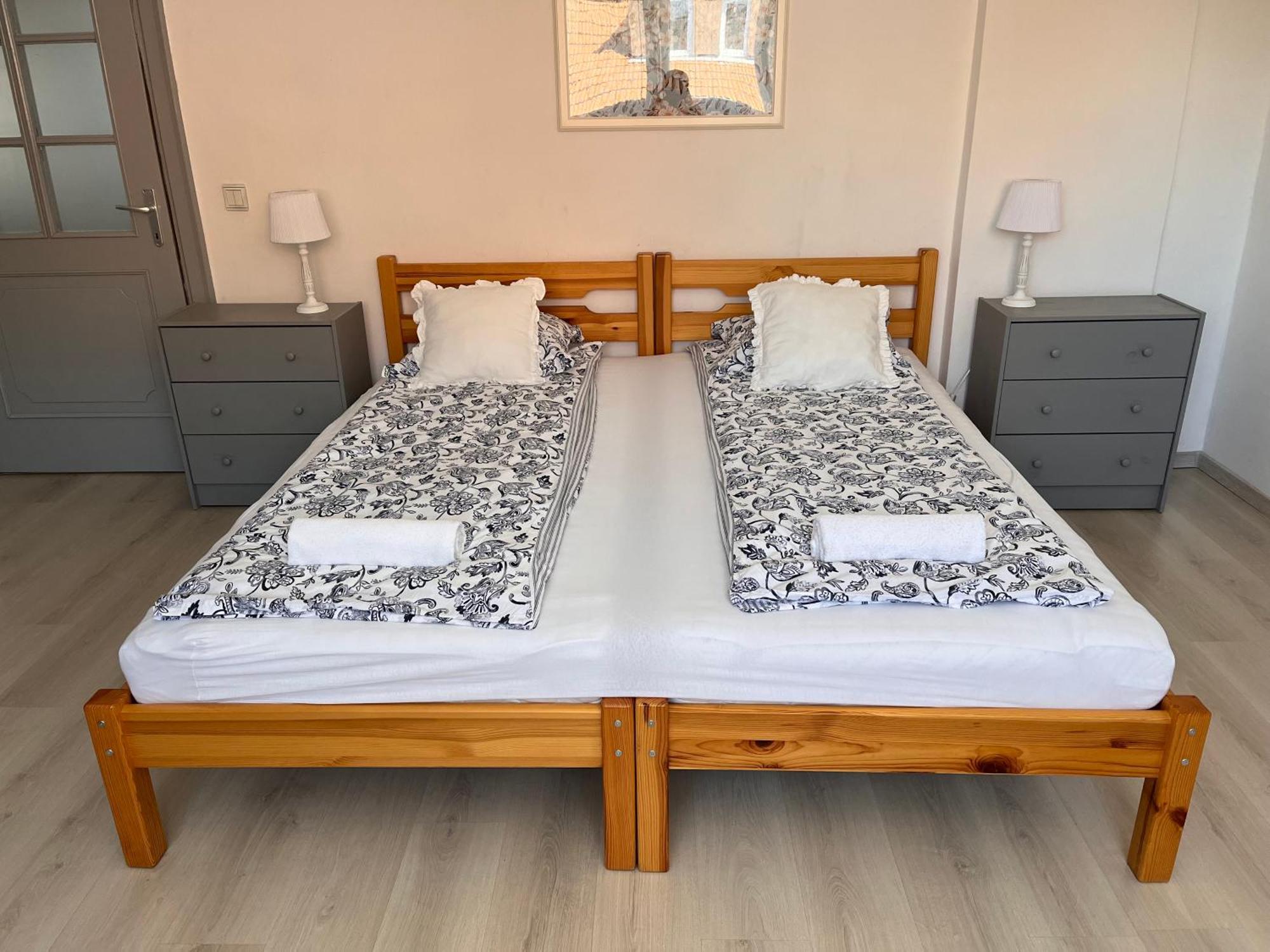 Pacsirta Apartman Grand Eger Esterno foto