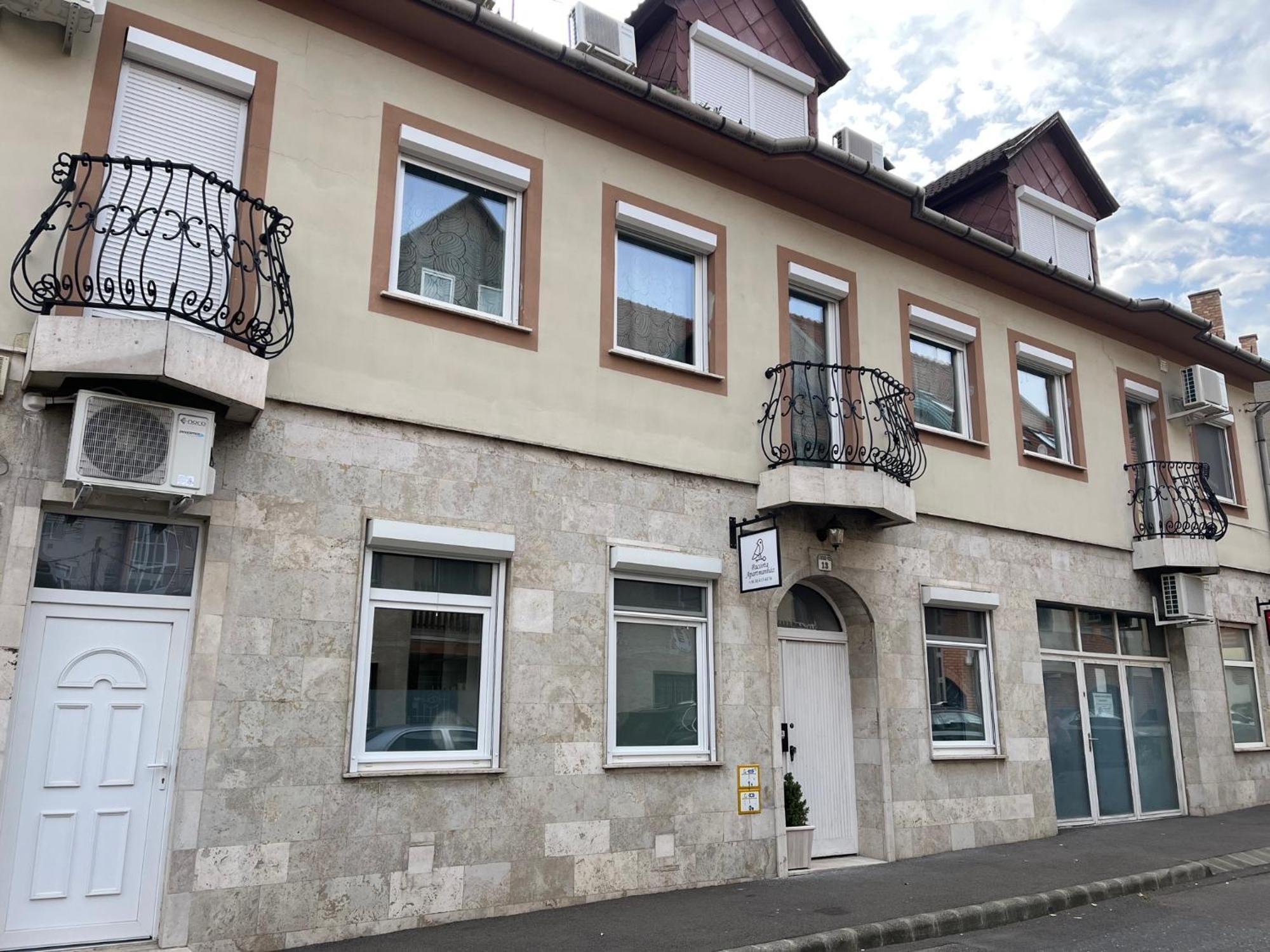 Pacsirta Apartman Grand Eger Esterno foto